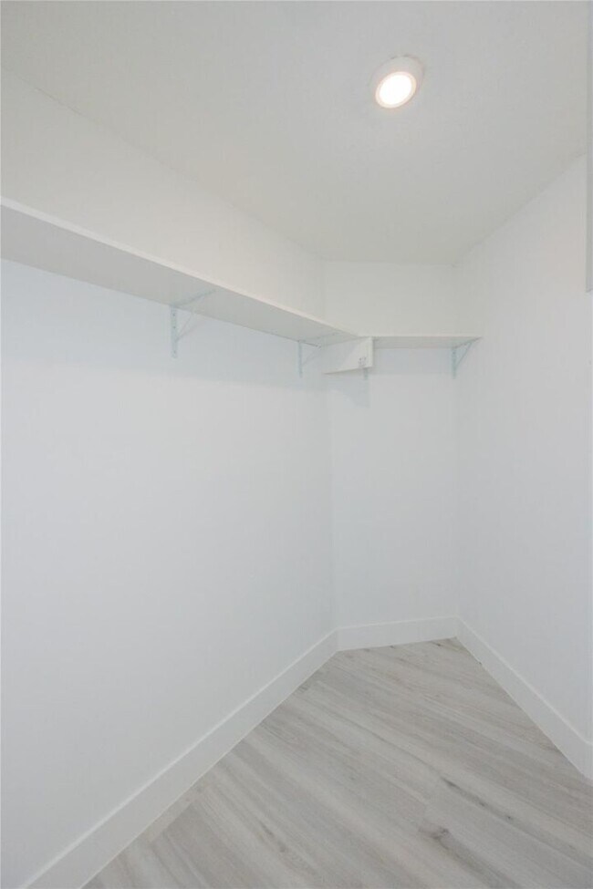 Building Photo - 50 Desford Ln