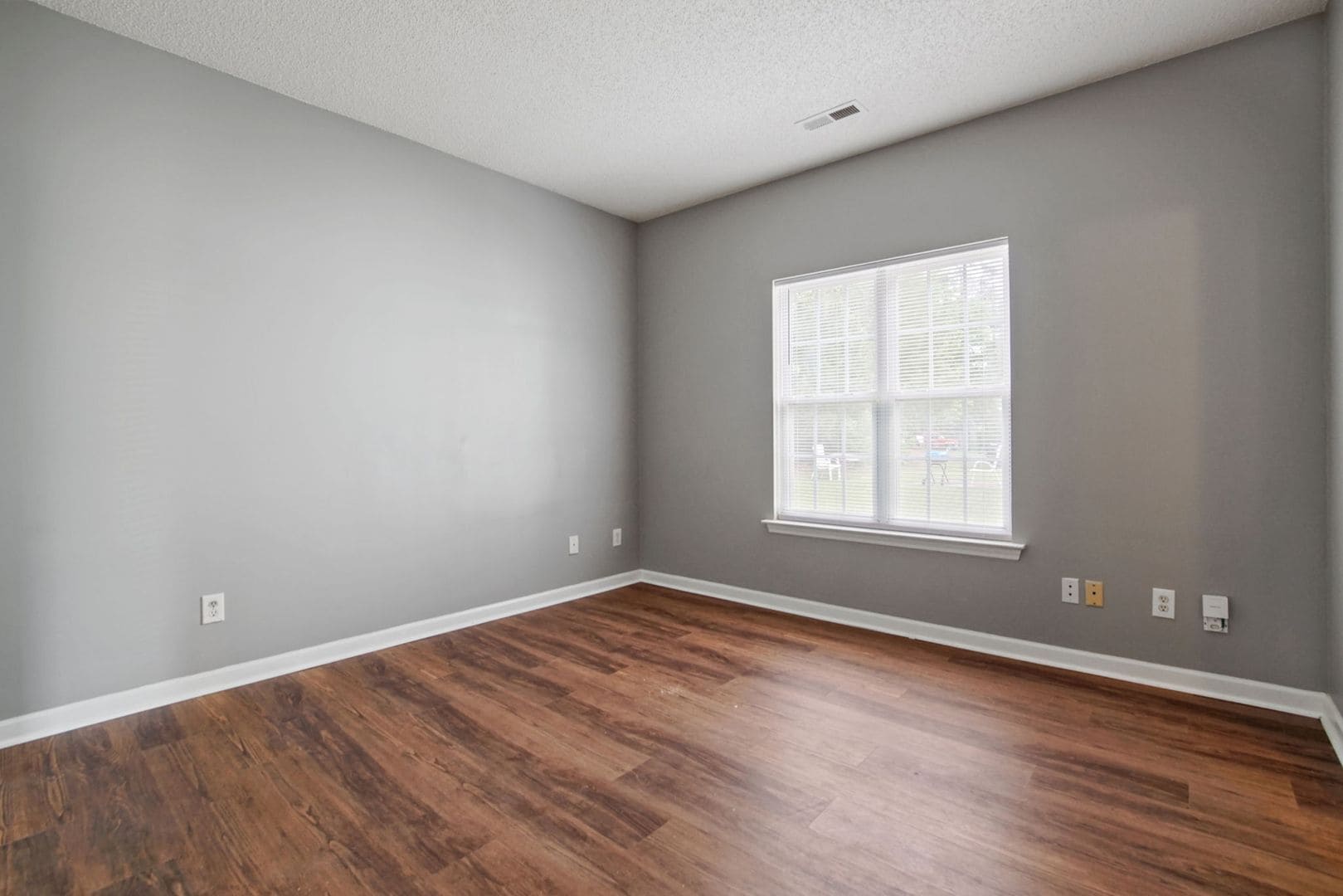 Building Photo - 1117 Aaron Dr