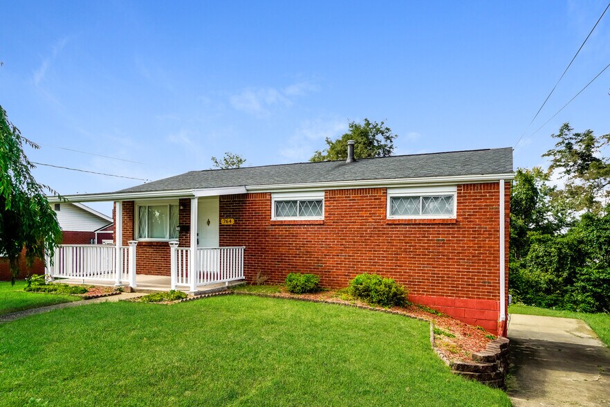 Building Photo - 764 5 Pines Rd