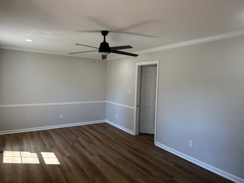 Building Photo - 2819 Reeves Ln