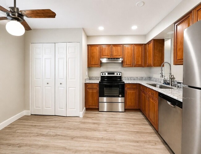 Building Photo - 370 NW 76th Ave