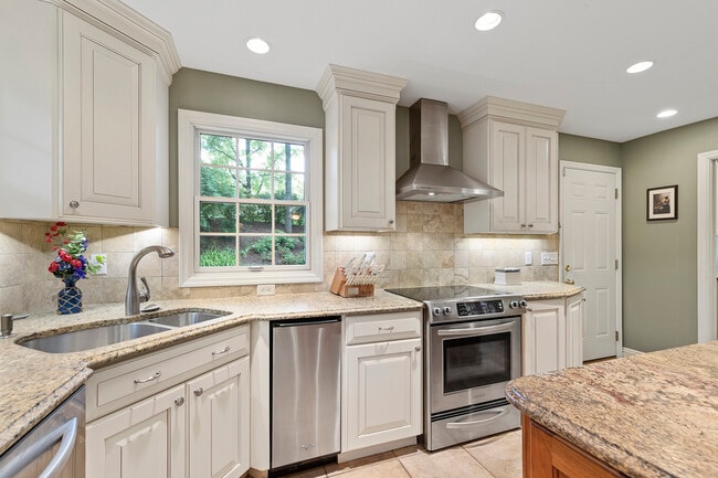 Building Photo - 12819 Huntercreek Rd