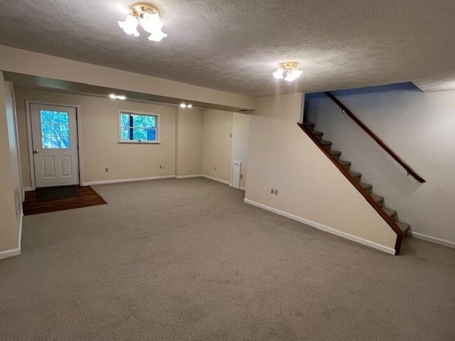 Building Photo - Single Family Home for Rent
