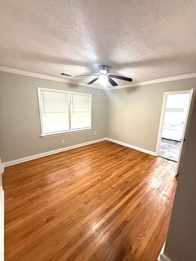 Building Photo - ** 3 Bed 1 Bath located in Cloverdale ** Call 334-366-9198 to schedule a self tour