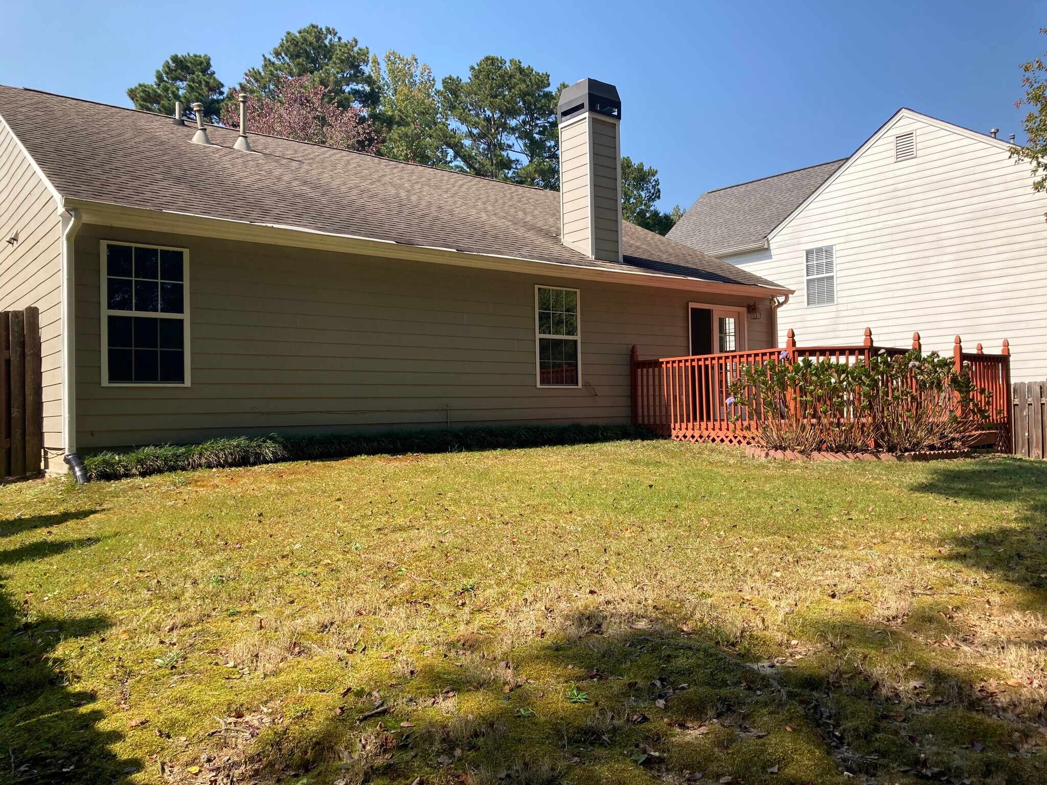 Building Photo - 2328 Leacroft Way