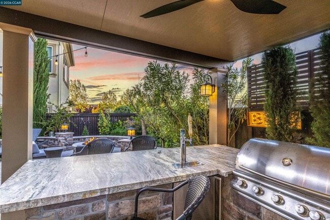 Building Photo - 2004 Drysdale St