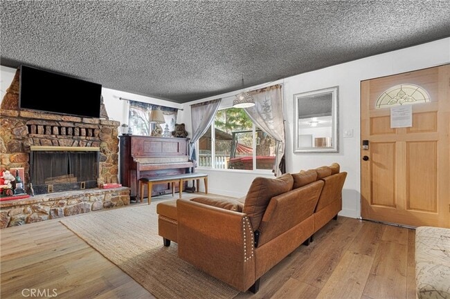 Building Photo - 360 Maple Ln