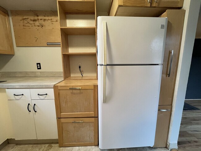 Building Photo - Cozy Portland Gem with Bright, Open Living...