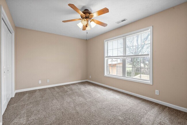 Building Photo - Pet Friendly Three Bedroom with Bonus!