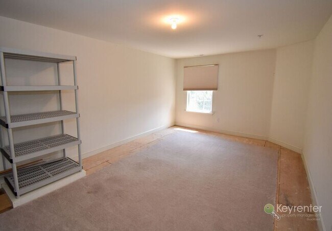Building Photo - 1616 Saratoga Ct