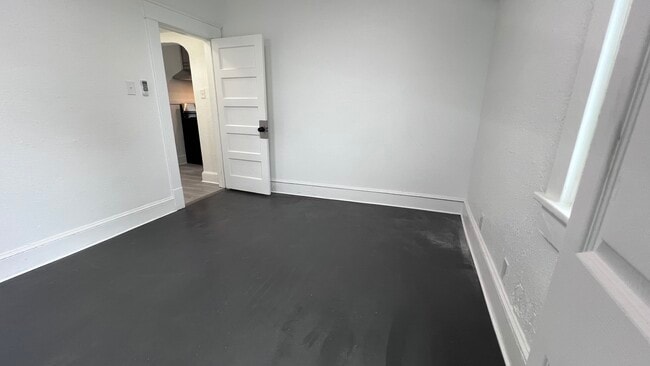 Building Photo - 1707 Holladay St