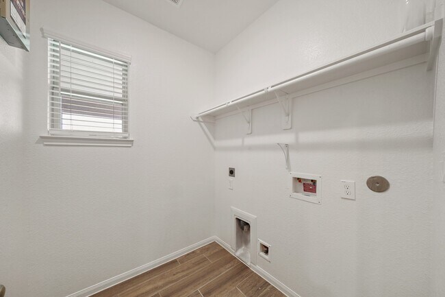 Building Photo - 6010 Kolle Dr