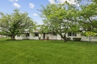 Building Photo - 740 Davis Dr