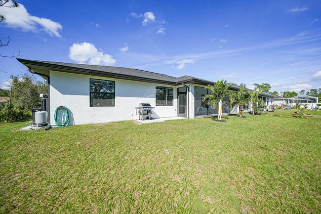 Building Photo - North Port, close to new Water park