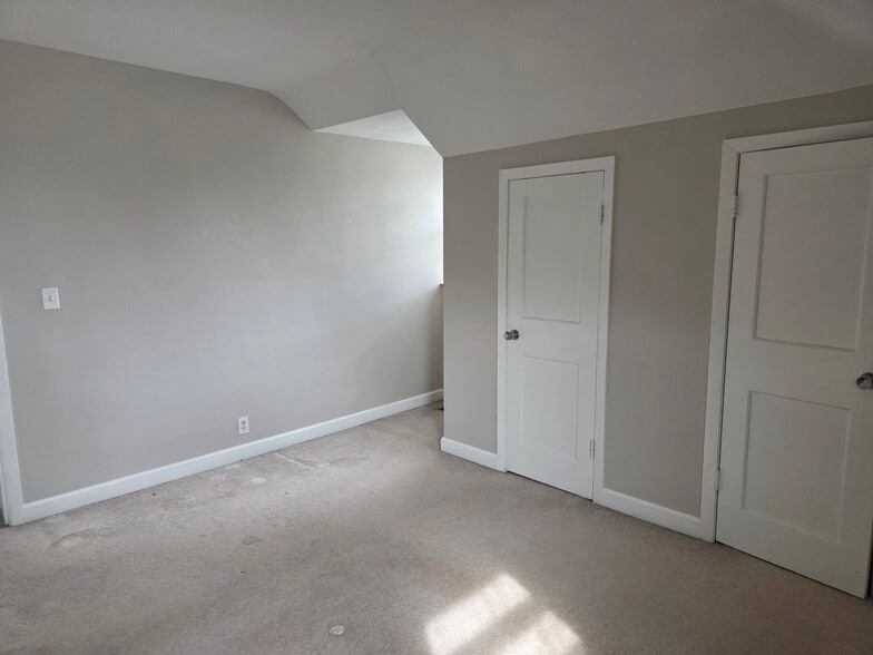 Building Photo - 4815 C St