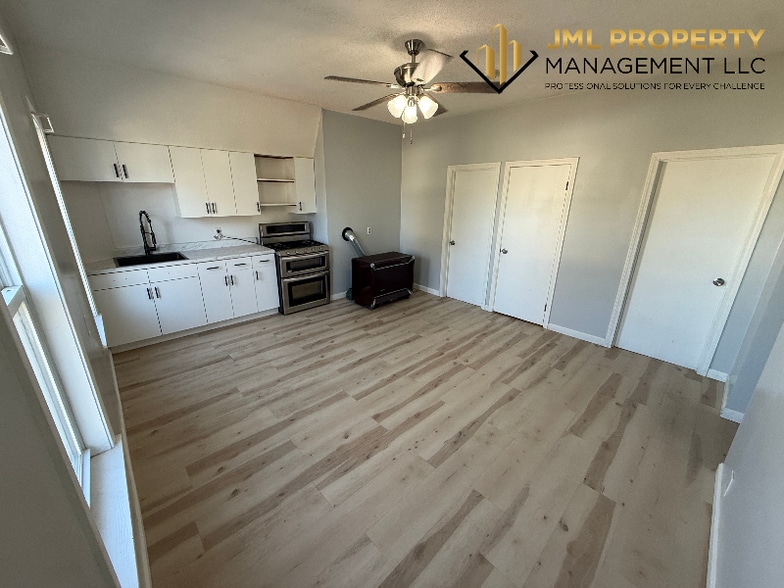 Primary Photo - 86 Kilburn St