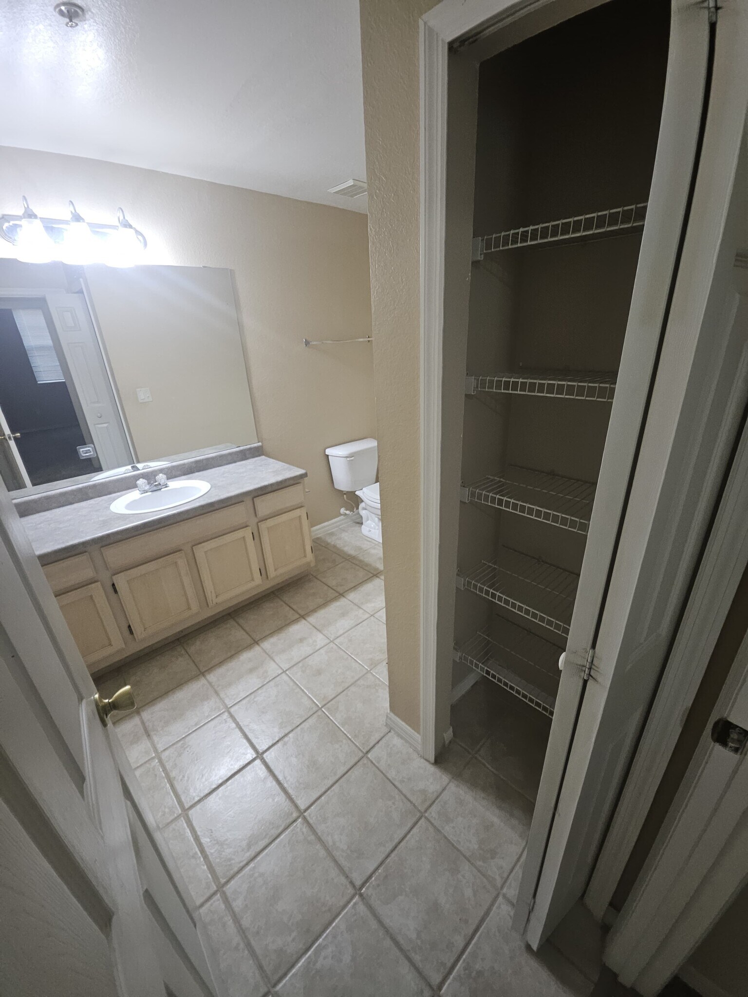 Building Photo - 3281 Soho St