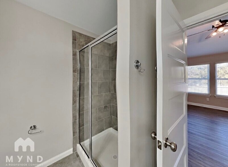 Building Photo - 1001 Merlin Dr