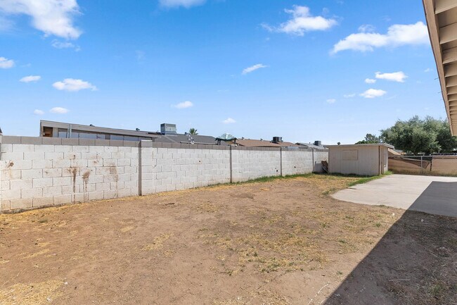 Building Photo - 7422 W Turney Ave