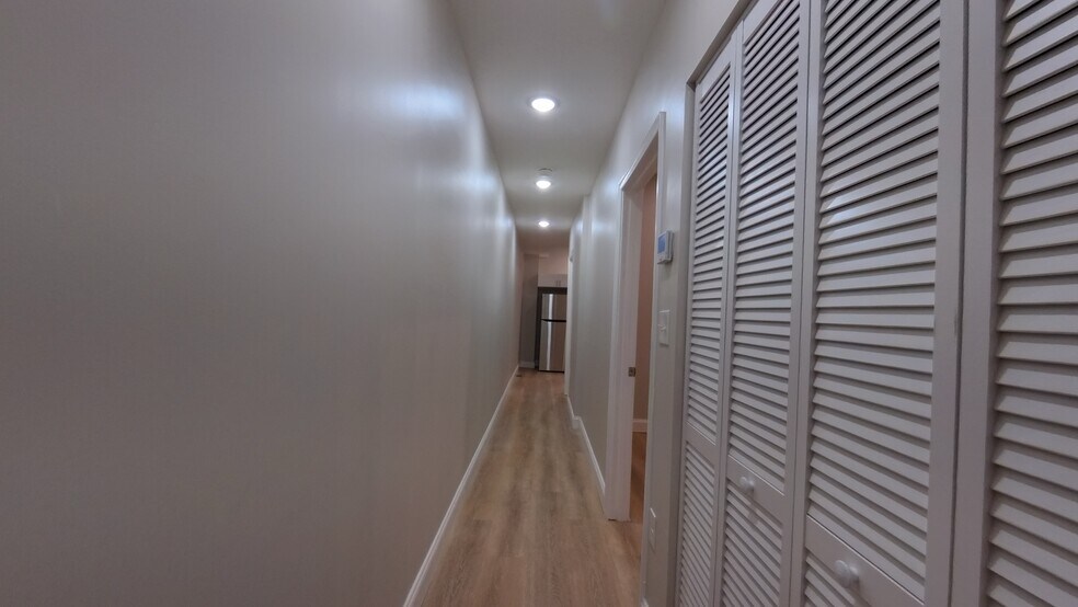 Hallway - 4646 York Rd
