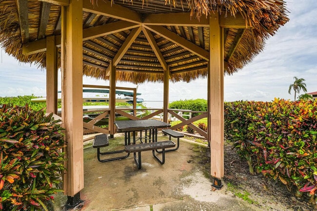 Building Photo - 6218 Palma Del Mar Blvd S