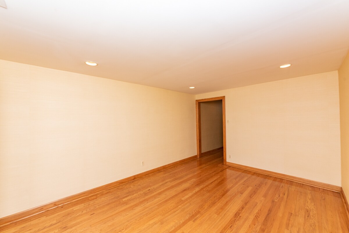 Building Photo - 3415 N Elaine Pl