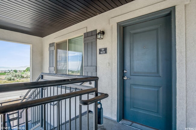 Building Photo - 1700 S Sandhill Rd