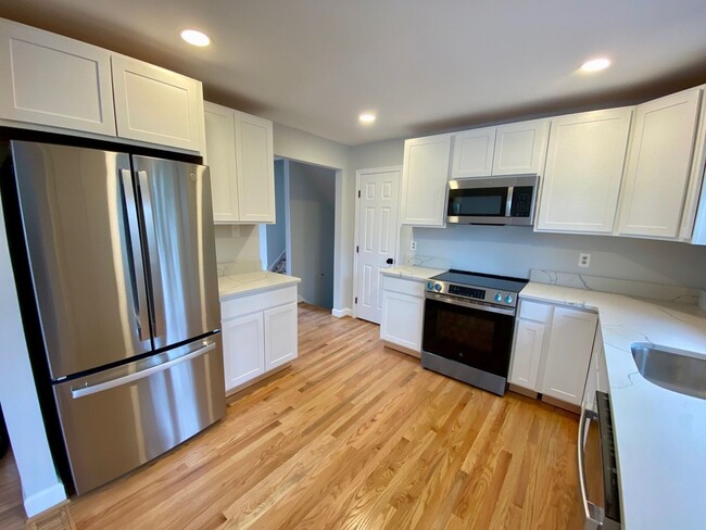 Building Photo - Renovated 3 bedroom home in Annapolis! Bea...