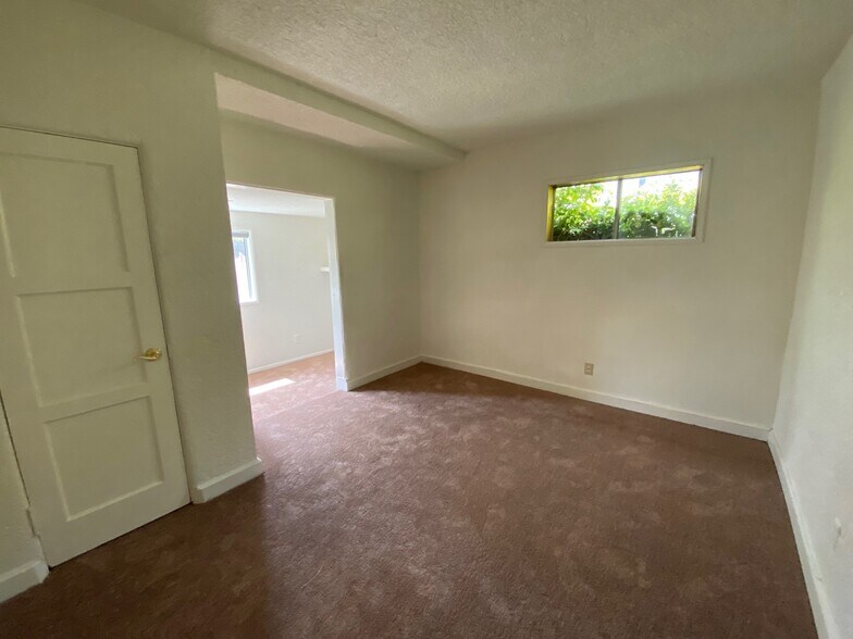 Building Photo - 12921 Landale St