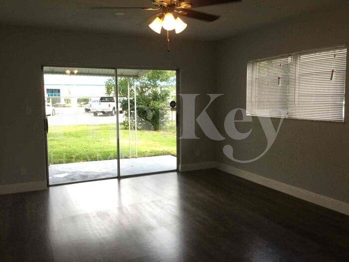 Building Photo - 1571 NW 7th Ave