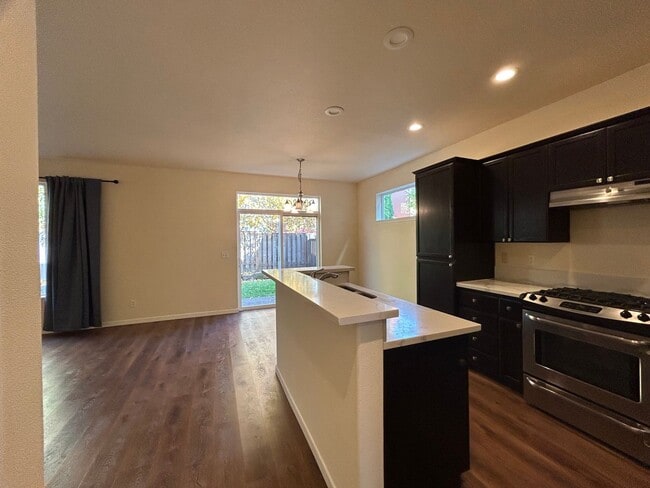 Building Photo - Spacious 4 Bedroom (plus den), 3 Bath Home...