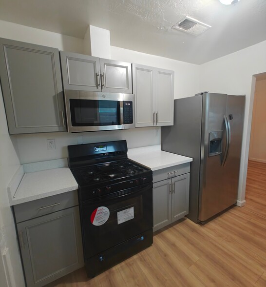Primary Photo - 2876 34th Ave