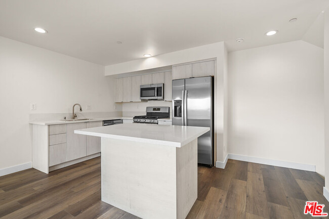 Building Photo - 2527 Hauser Blvd
