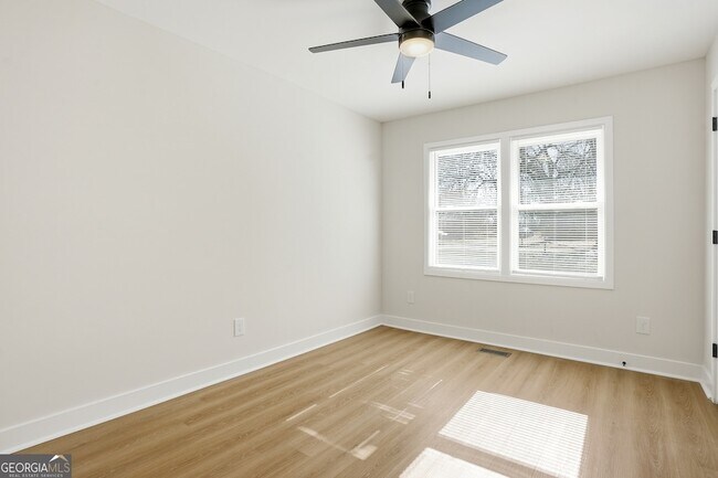 Building Photo - 127 Perry St