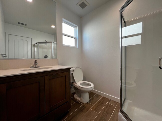 Building Photo - 812 Beaconsfield Ct