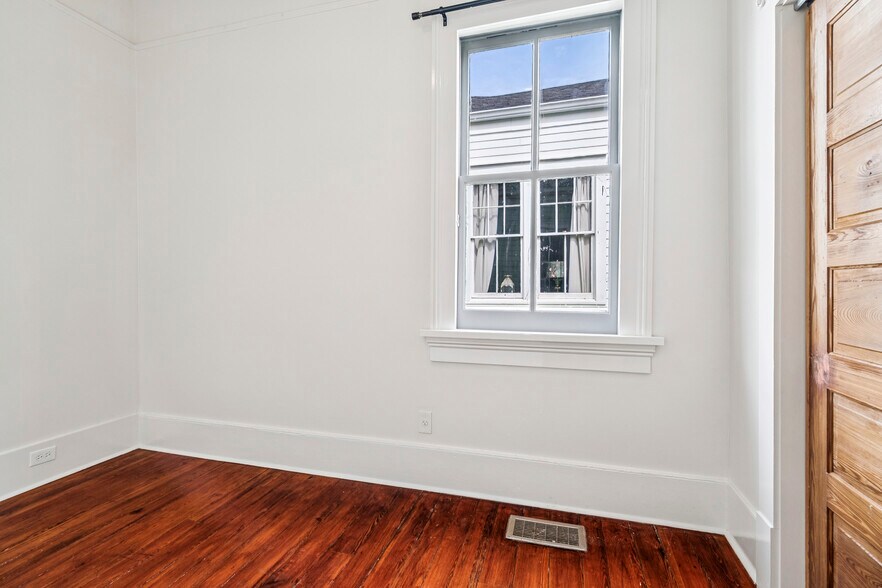 Building Photo - 2642 Lepage St