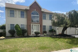 Building Photo - 401 Augusta Dr E