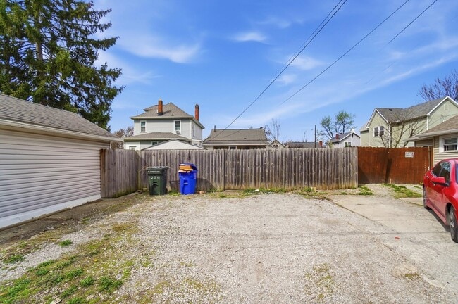 Building Photo - 270 S Cypress Ave