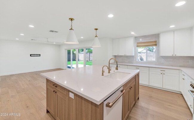 Building Photo - 4154 N 35th Pl