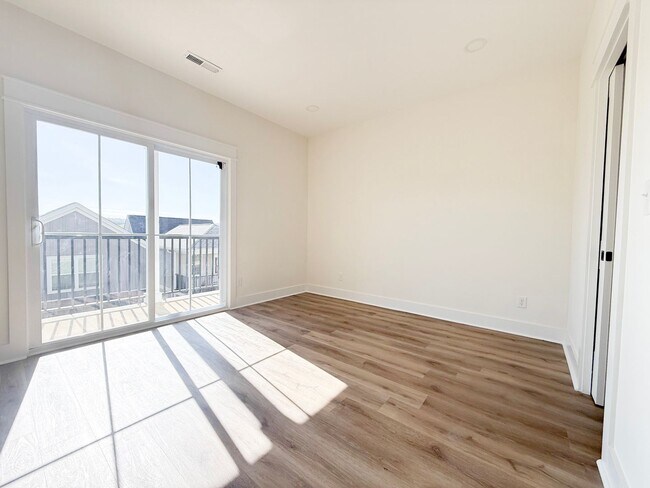 Building Photo - Luxury 3-Bedroom Townhome with Flex Room at Highbury + Summer Special