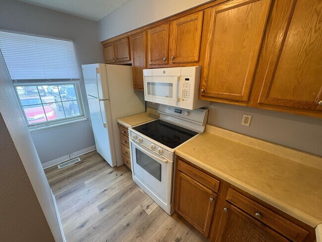 Building Photo - 2401 Shady Glen Ct