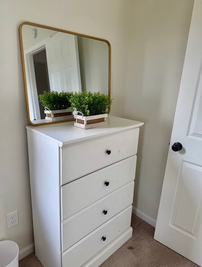 Building Photo - 2705 S Battlefield Blvd