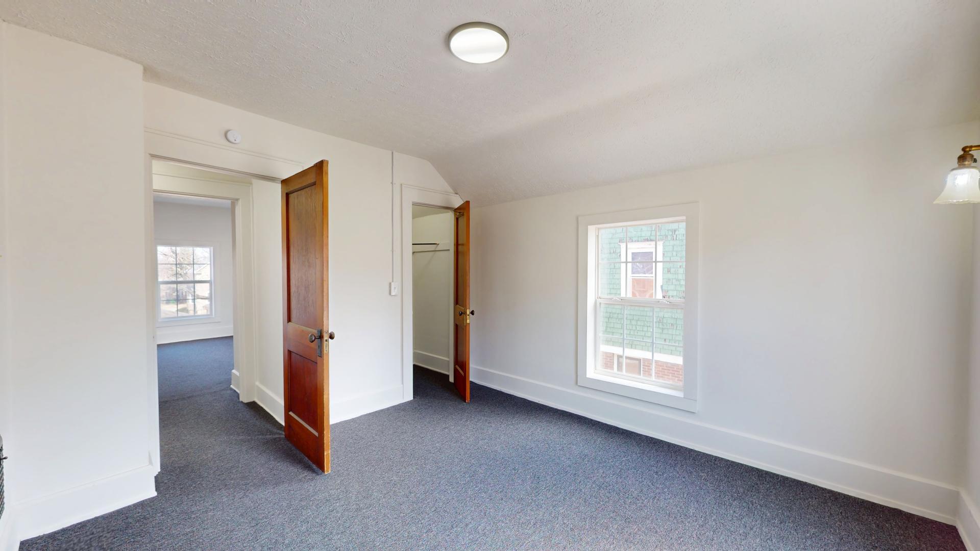 Building Photo - 109 W Ely St