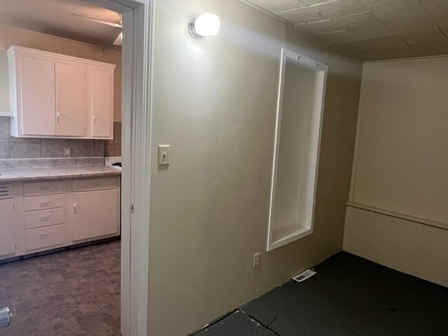Building Photo - Studio with Bathroom Located Downtown - AL...