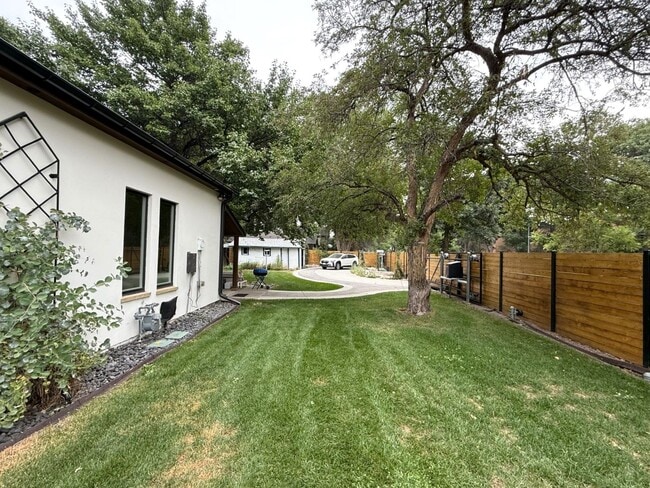 Building Photo - Fully Furnished Executive Home - Just Step...