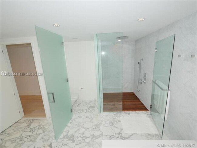 Building Photo - 10201 Collins Ave