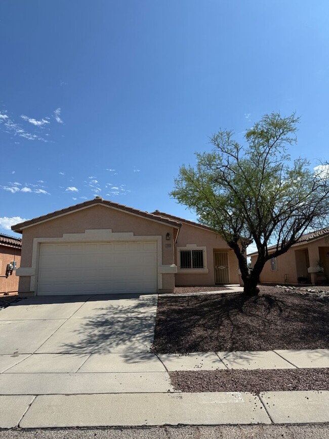 Building Photo - NEW CARPET! 3 Bed / 2 Bath Single Family Home – Spacious, Upgraded & Great Location!
