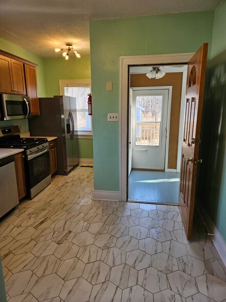 Building Photo - 2234 S Main St