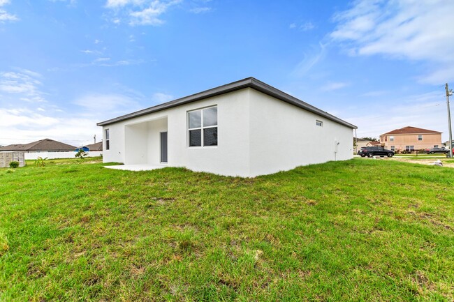 Building Photo - 1057 Sabine Pl