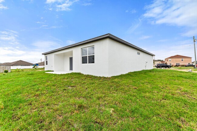 Building Photo - Deposit-Free! Modern, energy efficient hom...